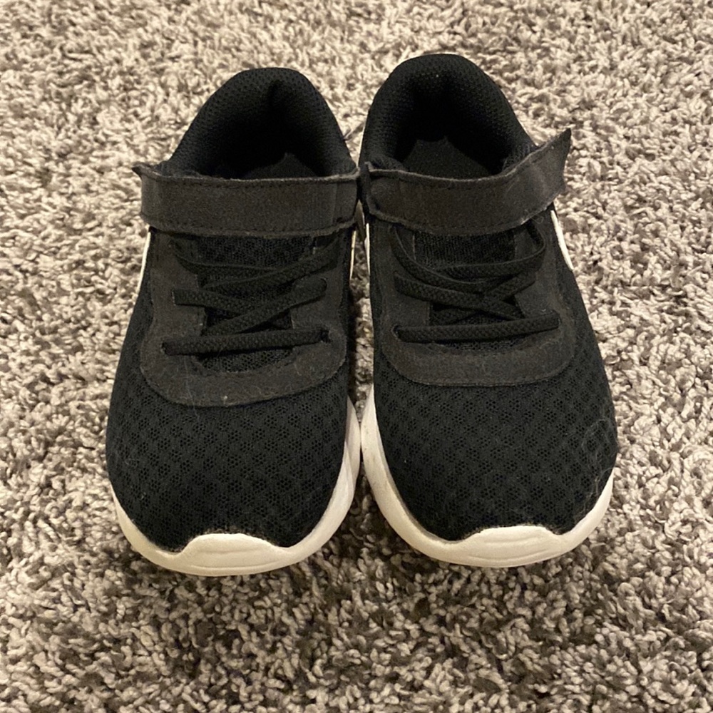 Nike 10C black tennis shoes